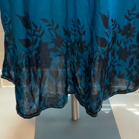 Elegant Blue Sleeveless Mini Dress - Picture 3 of 9